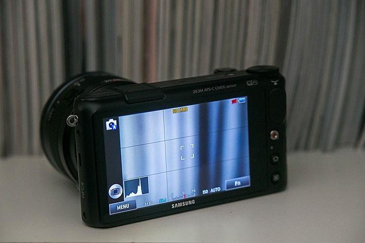 Samsung NX2000_1 (4).jpg